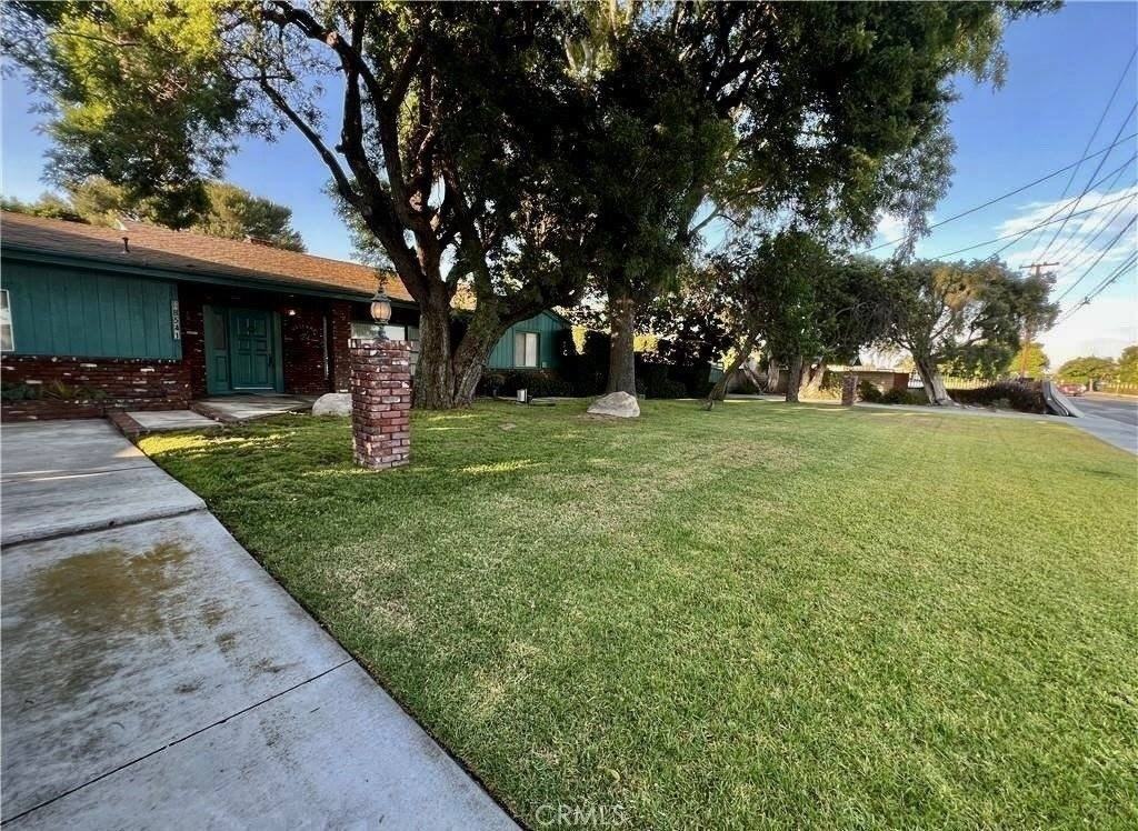 8541 Orangewood Ave - Photo 2 of 50