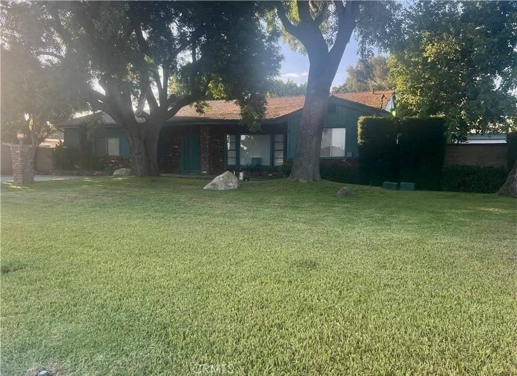 8541 Orangewood Ave - Photo 4 of 50