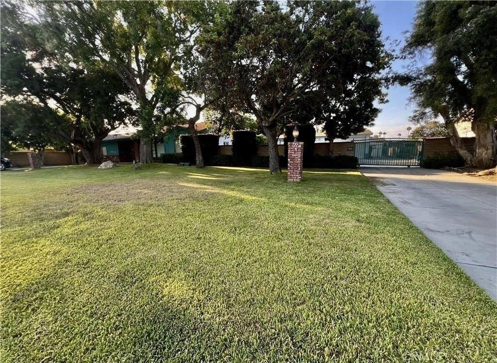 8541 Orangewood Ave - Photo 5 of 50