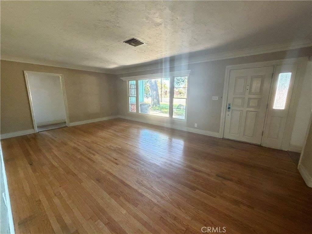8541 Orangewood Ave - Photo 6 of 50