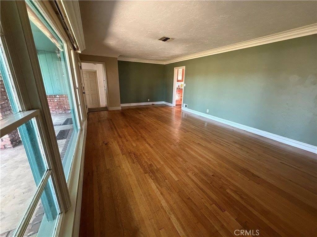 8541 Orangewood Ave - Photo 7 of 50