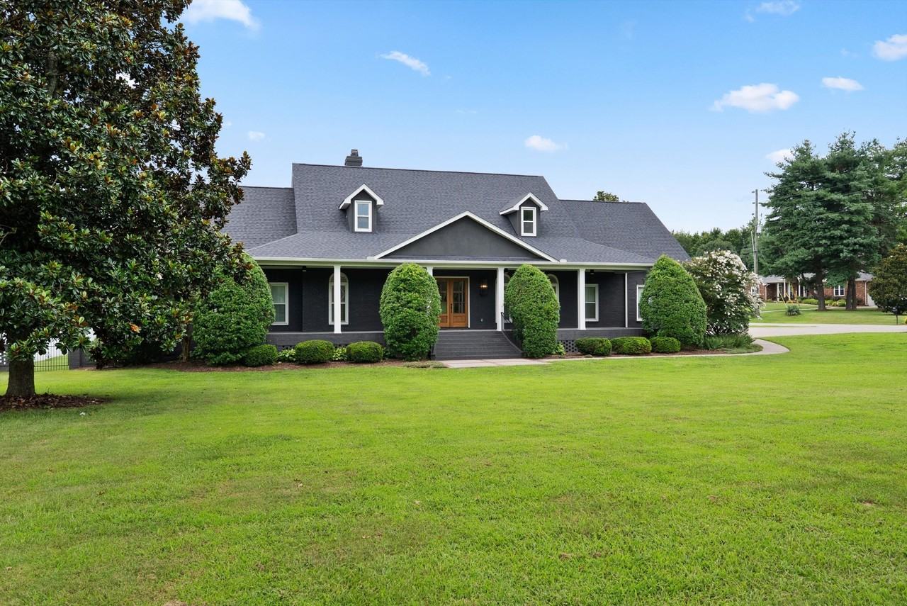 2245 Oakleaf Dr - Photo 3 of 50