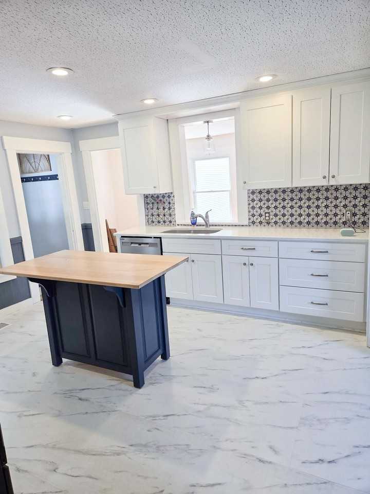 195 S Main St - Photo 3 of 18