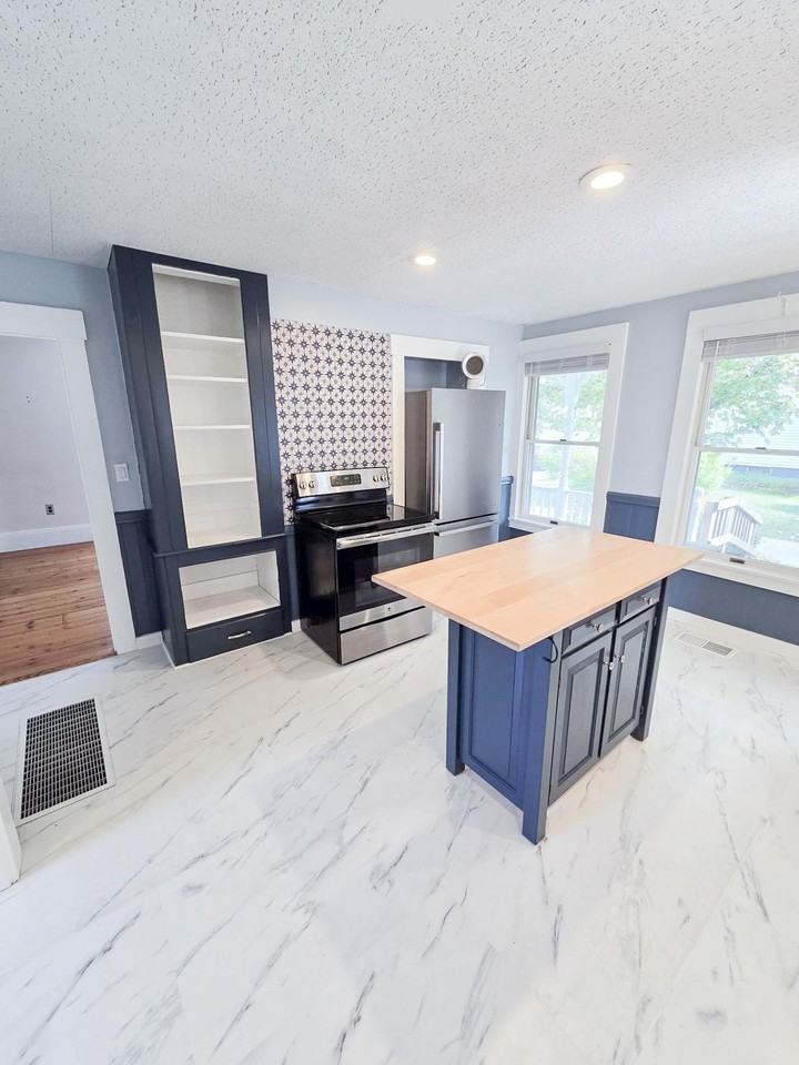 195 S Main St - Photo 5 of 18