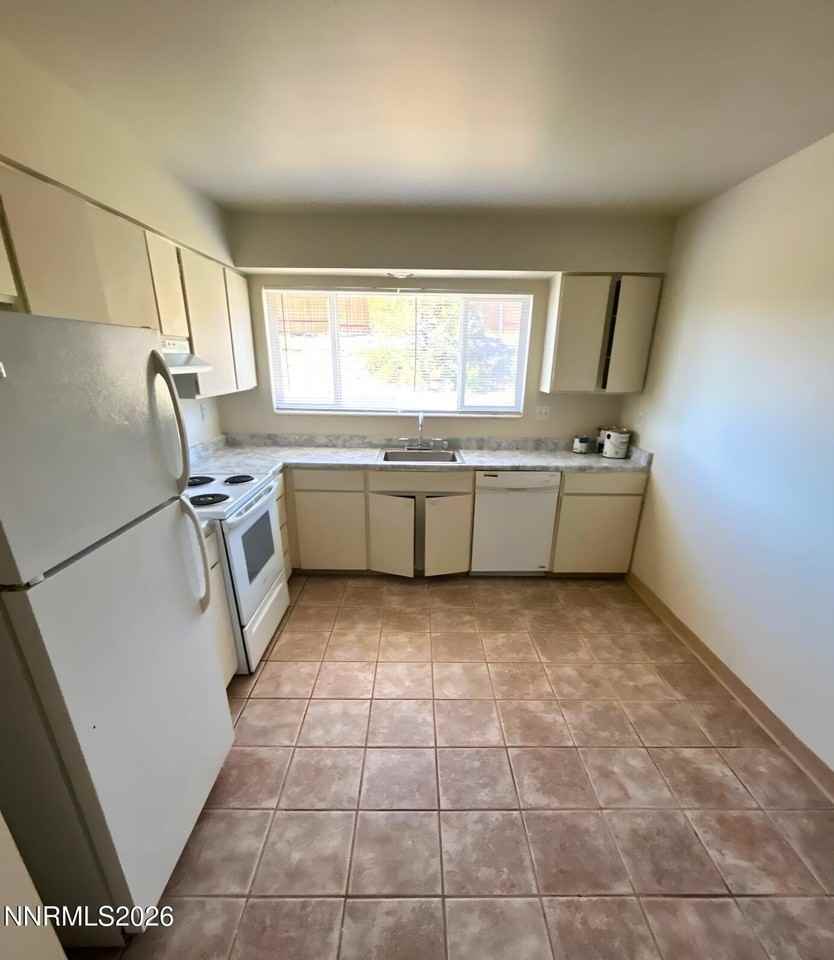 3287 Gypsum Rd - Photo 4 of 8