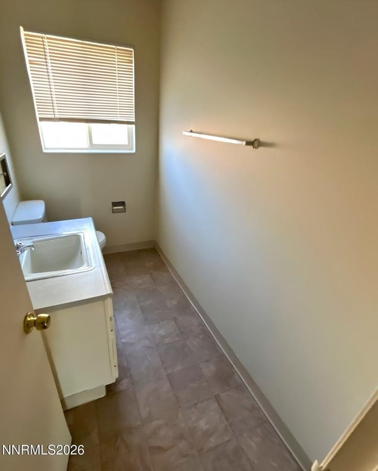 3287 Gypsum Rd - Photo 5 of 8