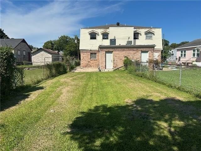 2131 11th St - Photo 3 of 27
