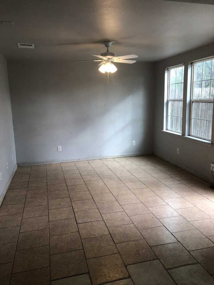 422 W Lott Ave - 422 - A #422A - Photo 5 of 8