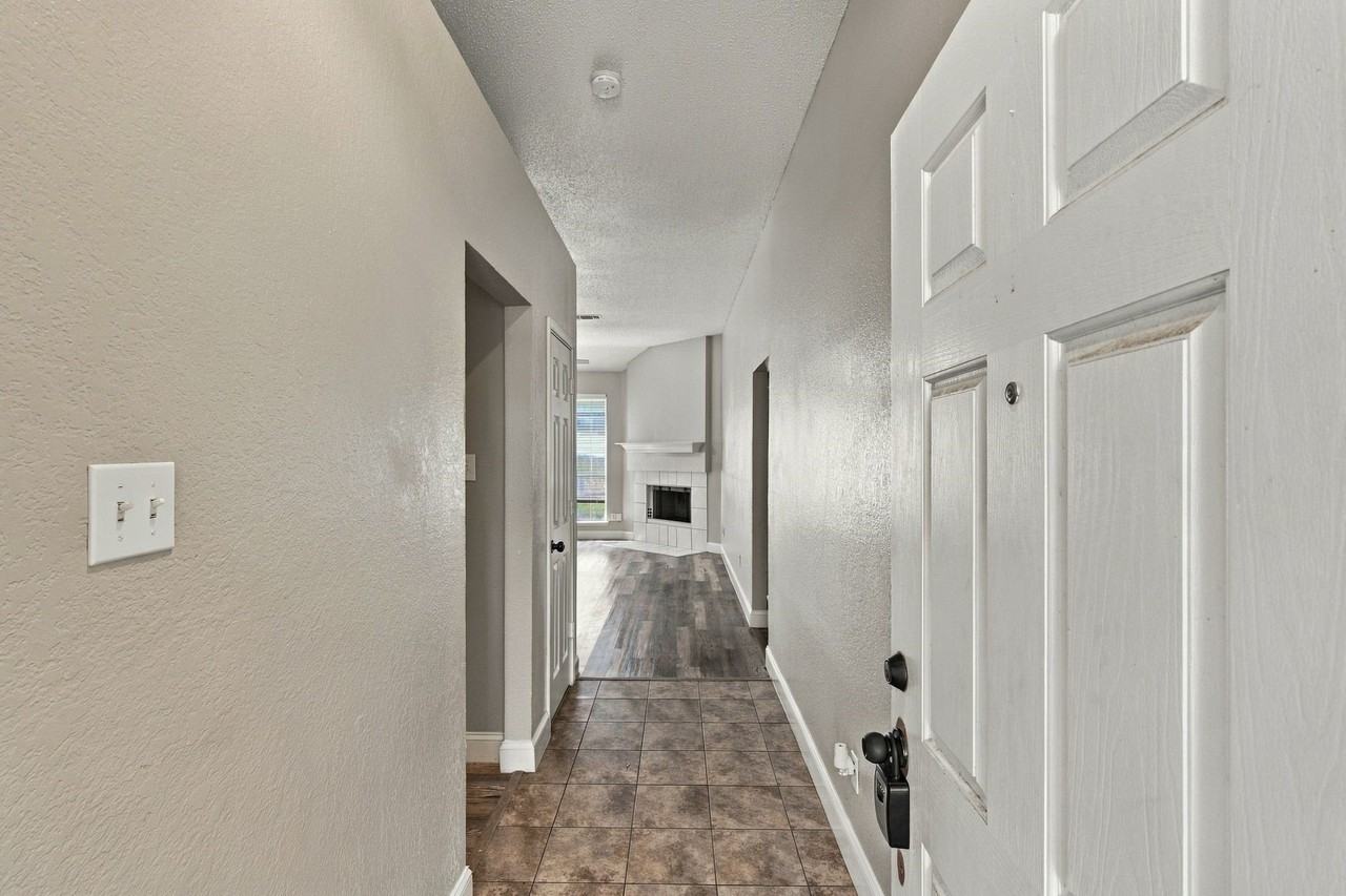 1107 Chancellorsville Pkwy - Photo 4 of 30
