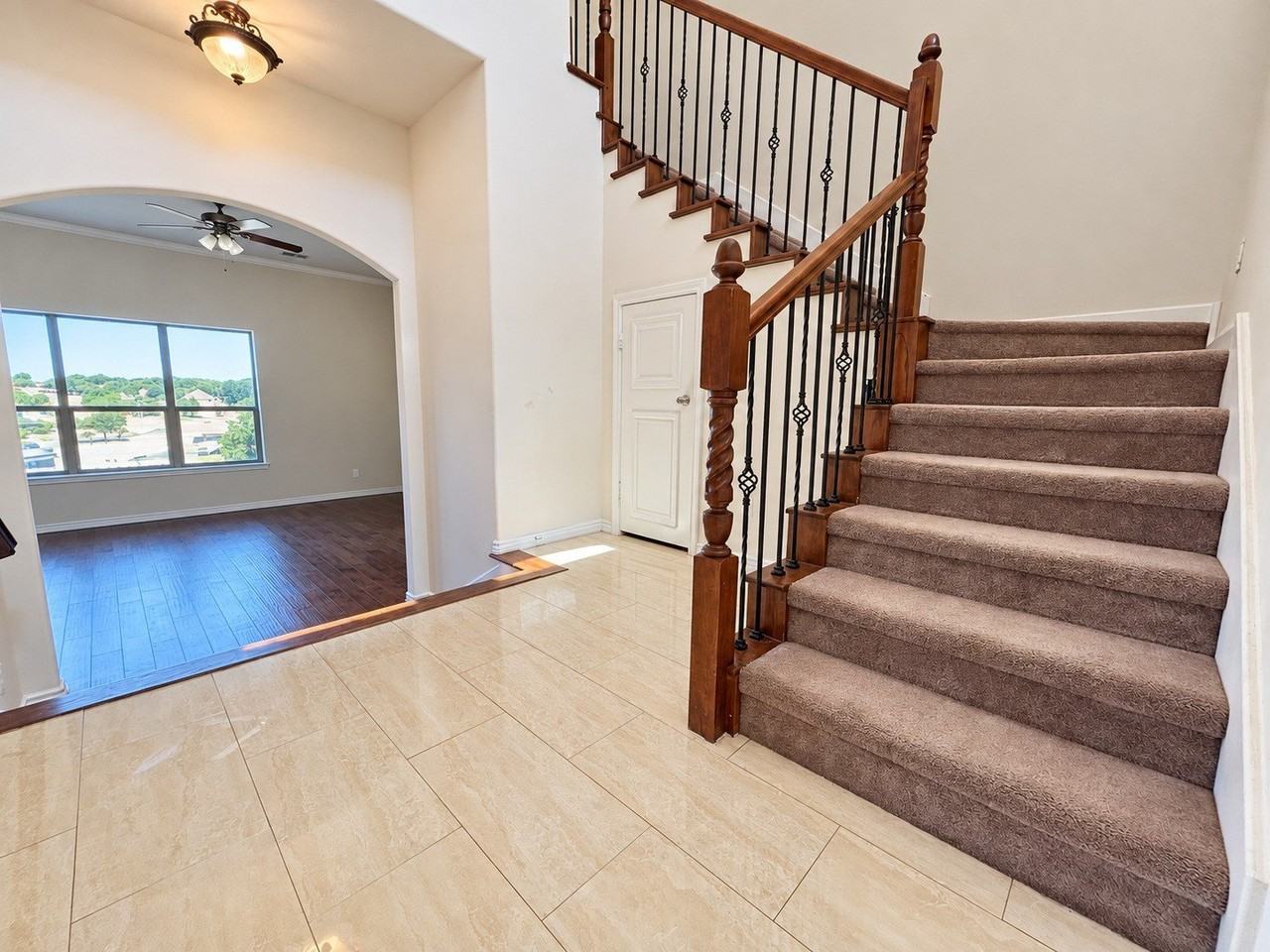 2361 Novin Dr - Photo 4 of 35