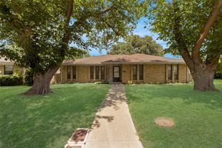 631 E Cherry St - Photo 1 of 1