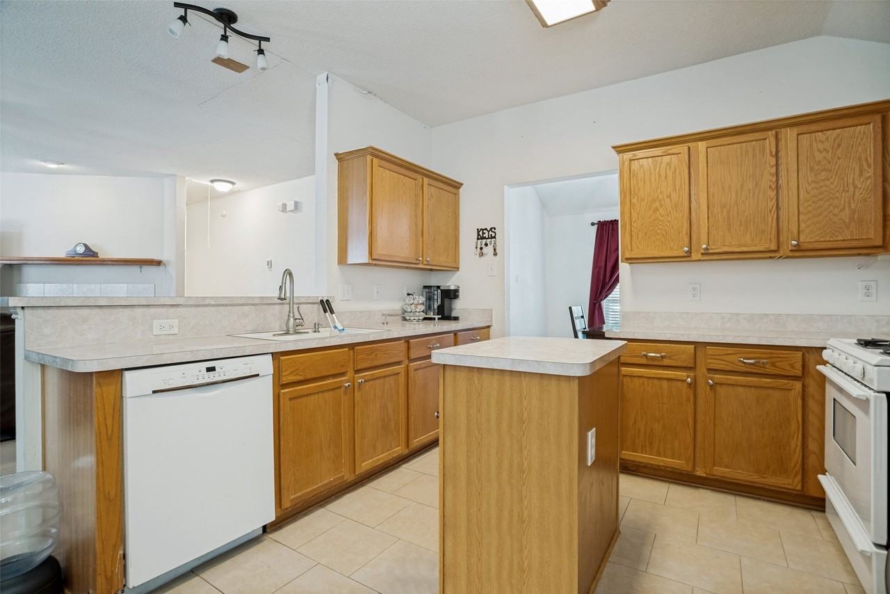 1411 Dearborn Rd - Photo 7 of 28