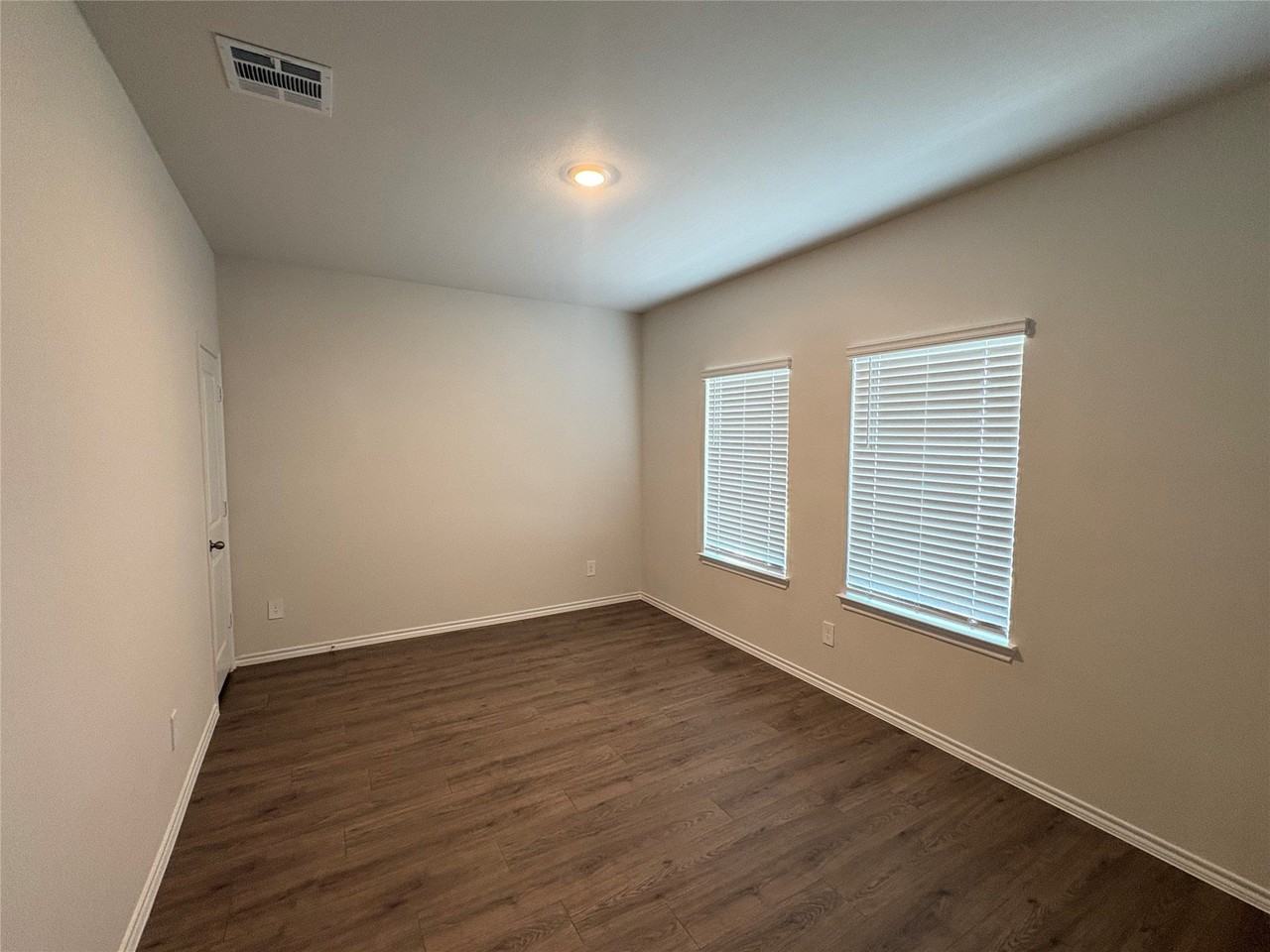 709 Sweet Pea Dr - Photo 5 of 27