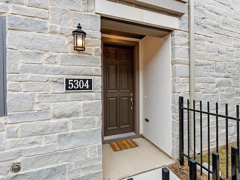 5304 Laurel Branch Dr - Photo 3 of 18