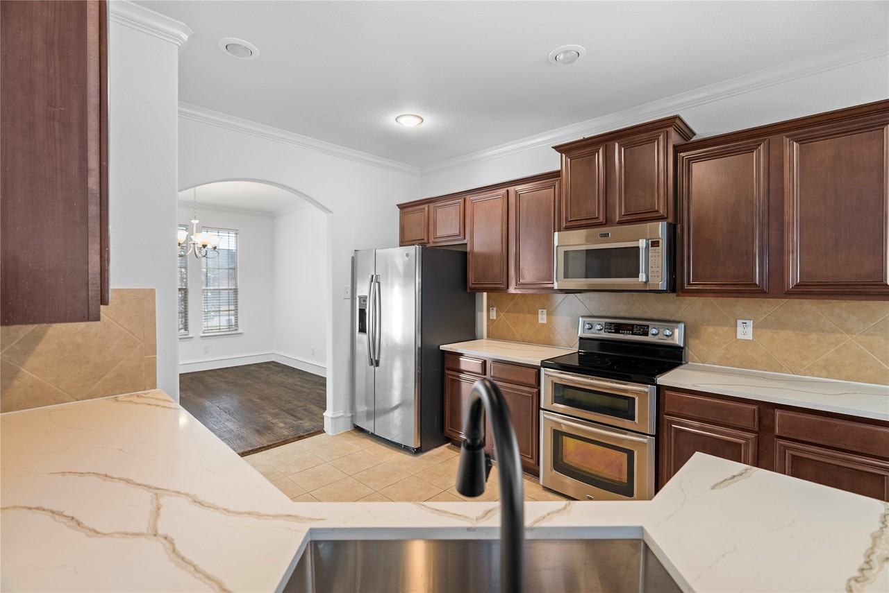 133 Meadow Crest Dr - Photo 3 of 27