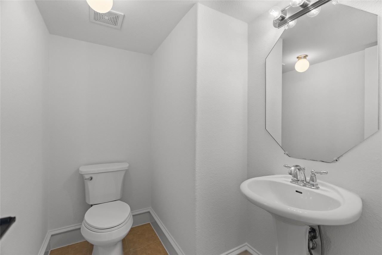 133 Meadow Crest Dr - Photo 4 of 27