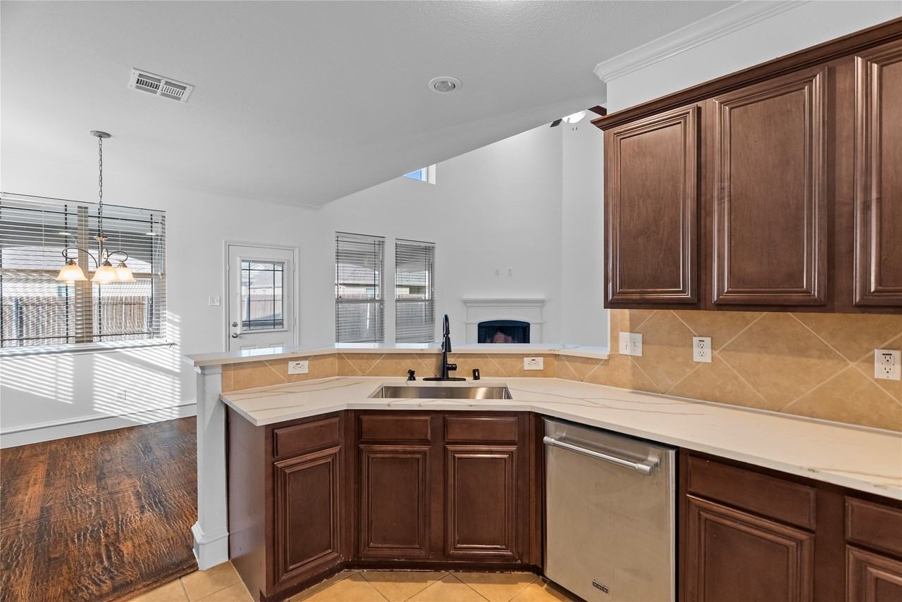 133 Meadow Crest Dr - Photo 5 of 27