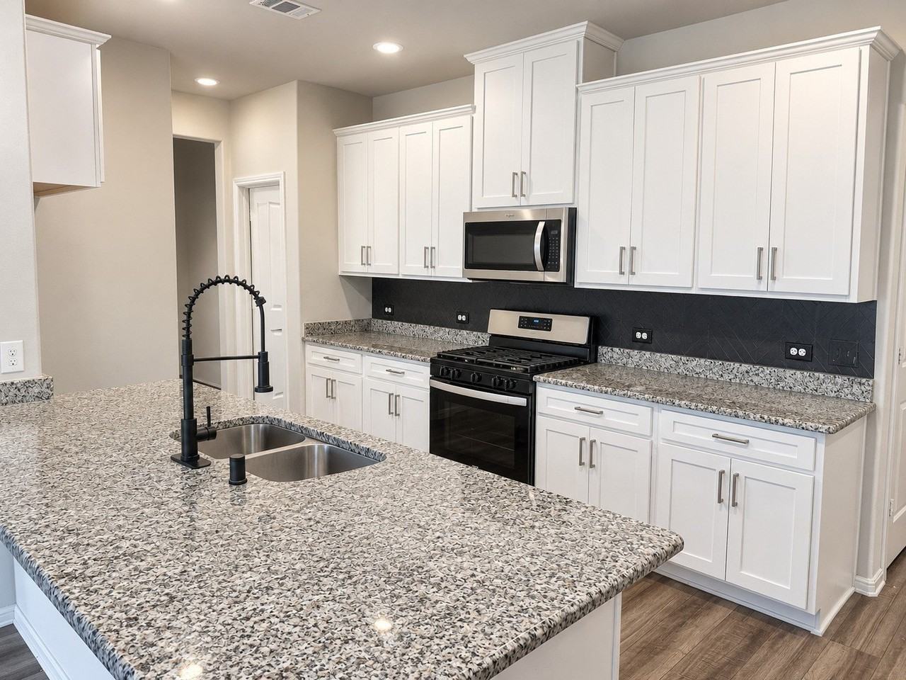404 Amenduni Ln - Photo 4 of 24