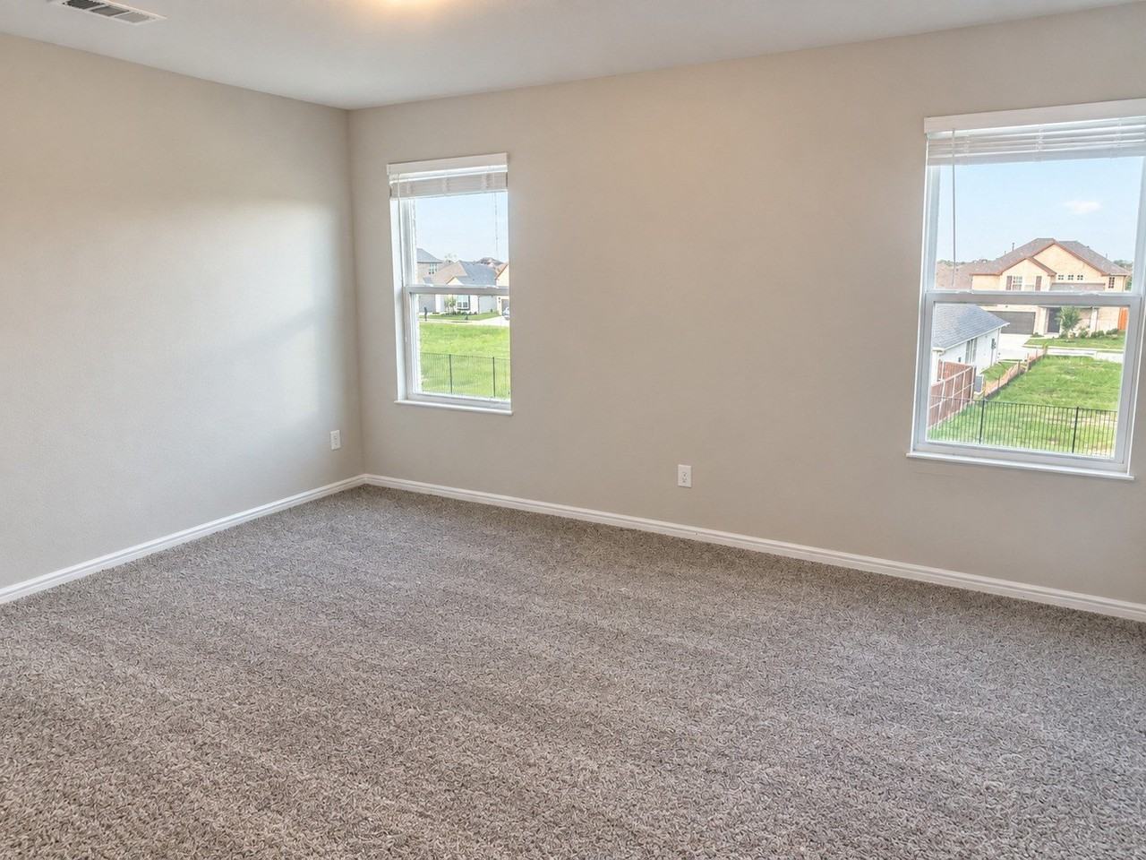 404 Amenduni Ln - Photo 5 of 24