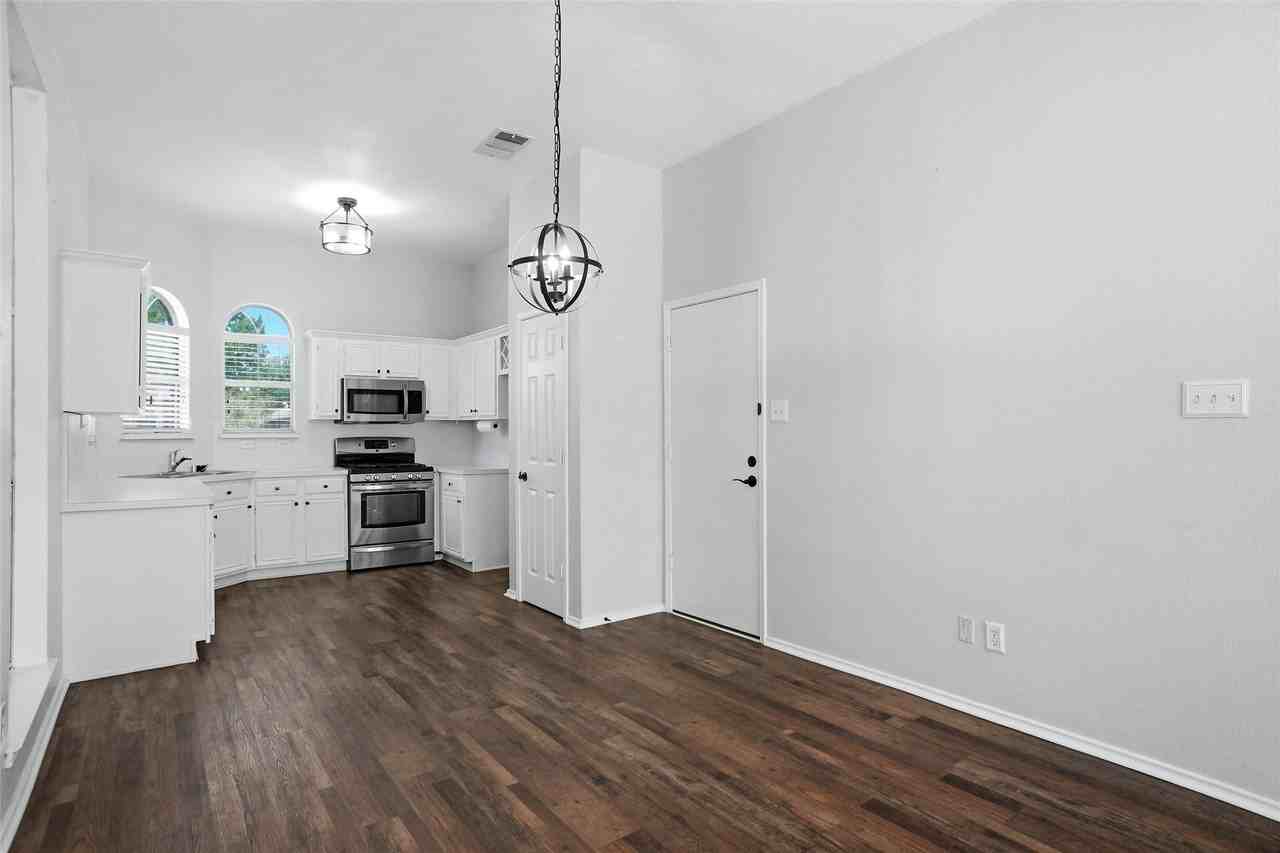 910 York St - Photo 5 of 16