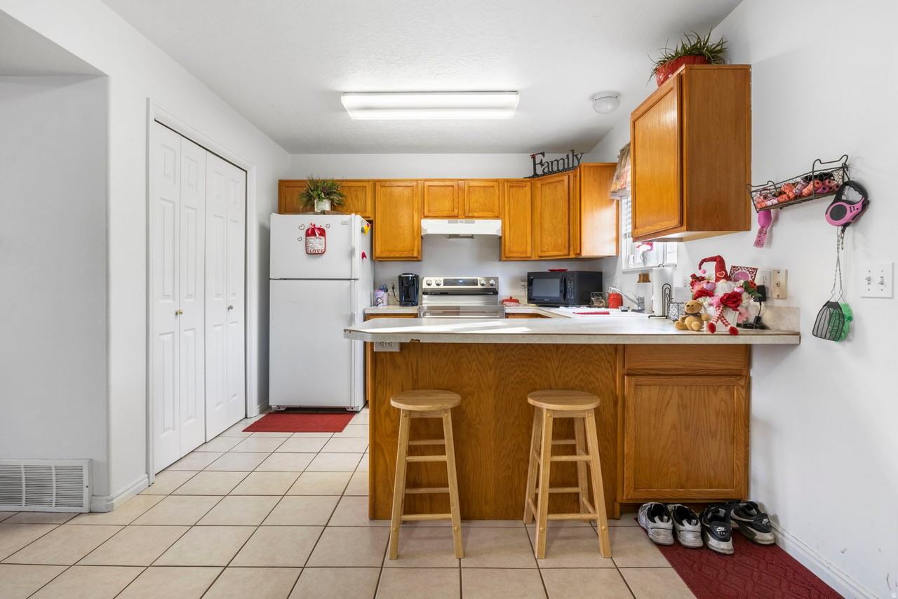 489 Wall Ave #489 - Photo 5 of 16