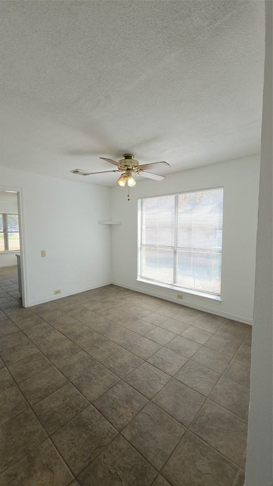 598 Briarcliff Dr - Photo 5 of 11