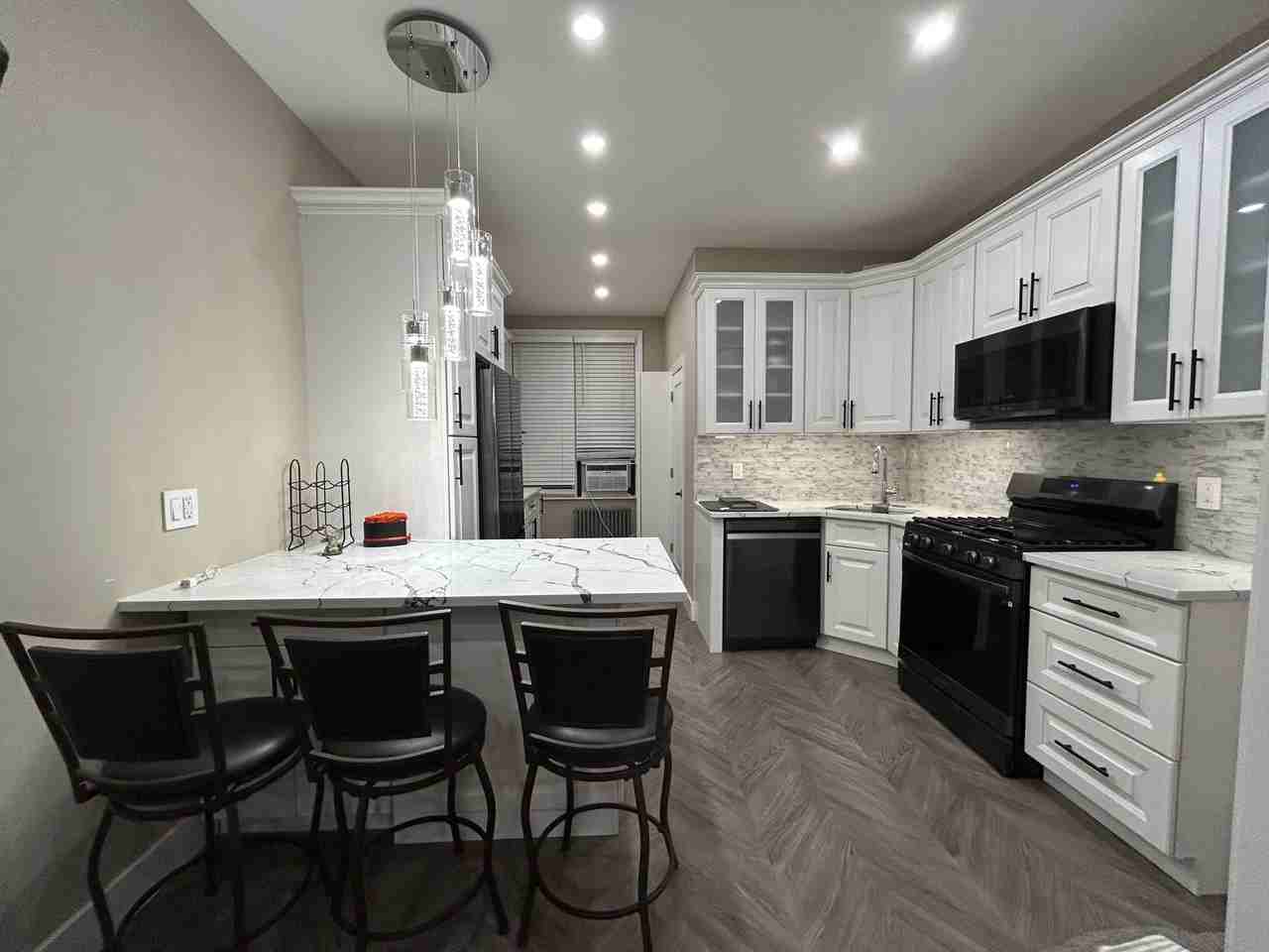 552 Fairview Ave #2
