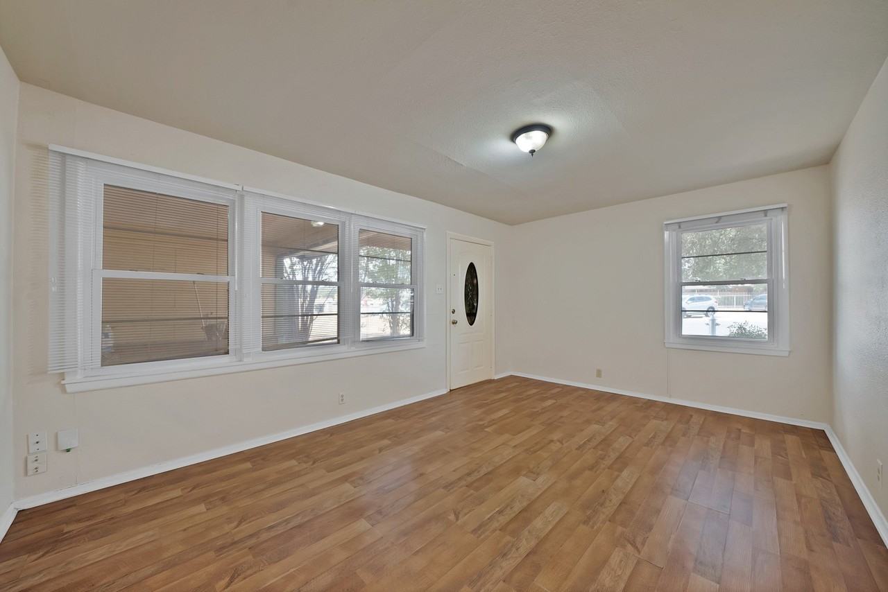 811 Phillips St - Photo 5 of 29