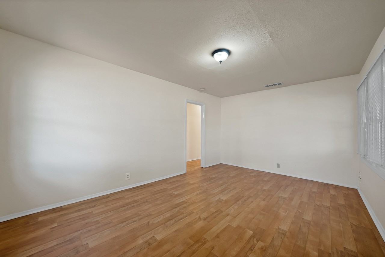 811 Phillips St - Photo 6 of 29