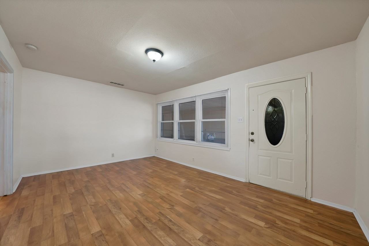 811 Phillips St - Photo 7 of 29