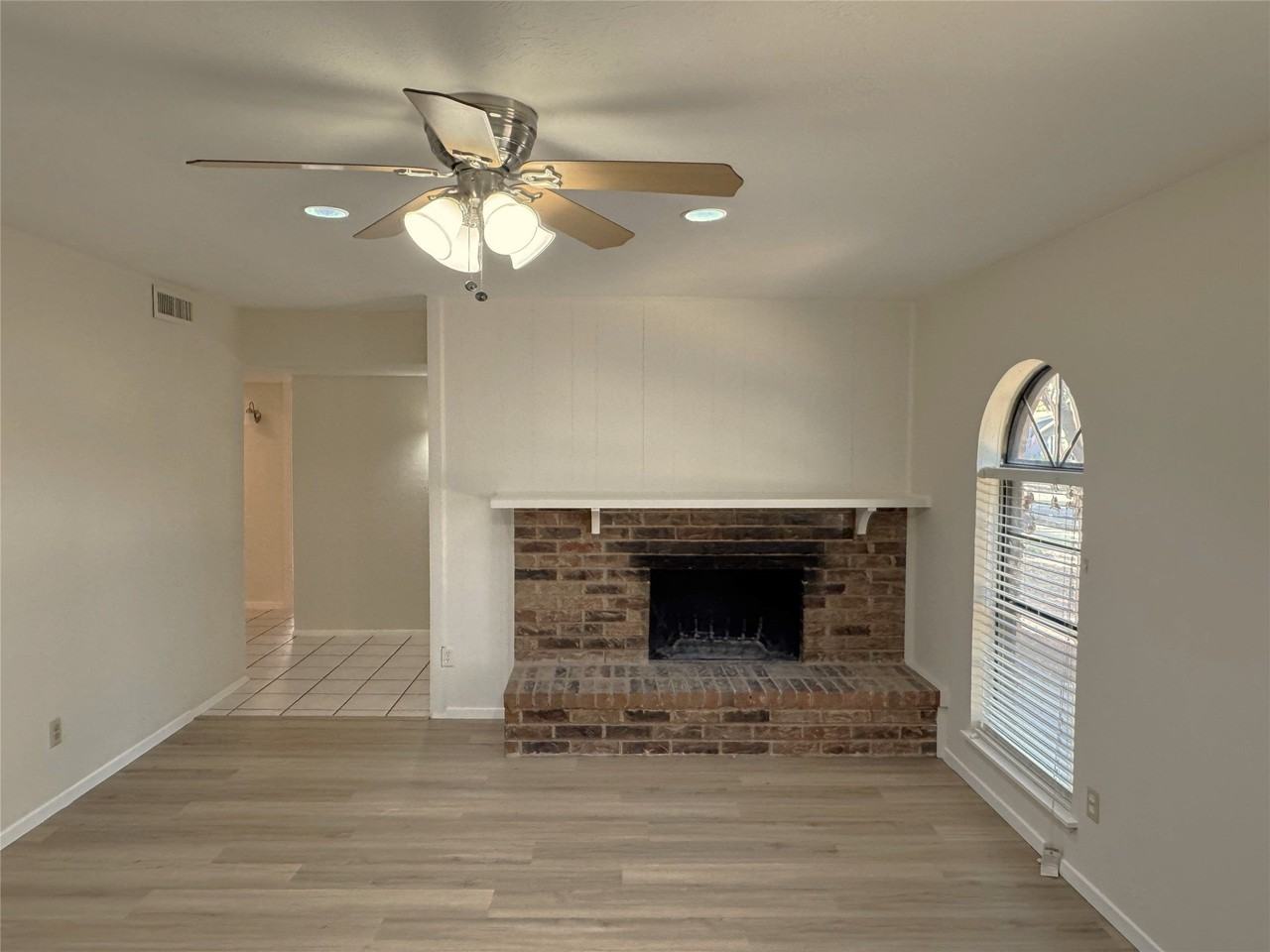 2525 Norway Dr - Photo 3 of 15