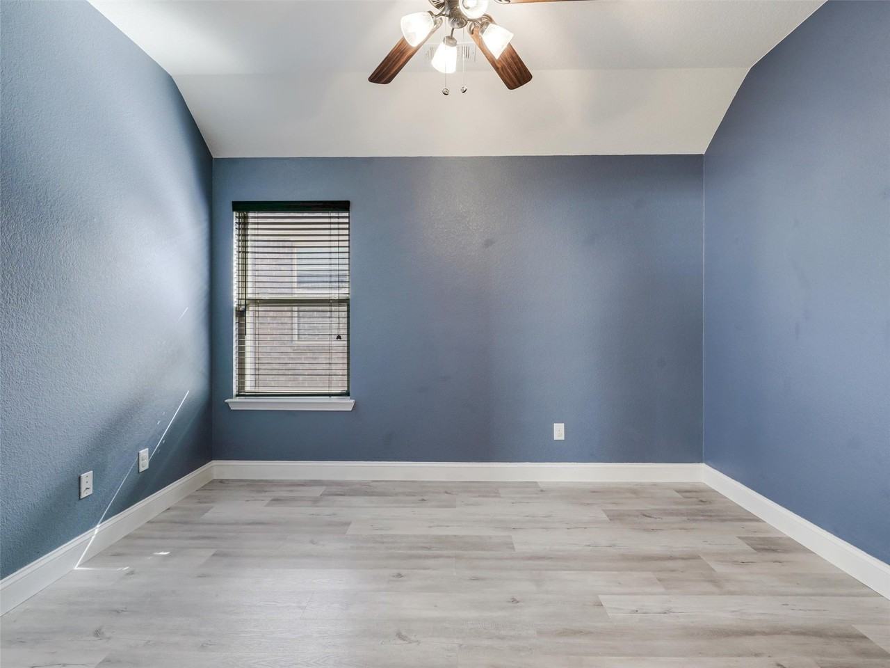 1605 Falconet Ct - Photo 7 of 37