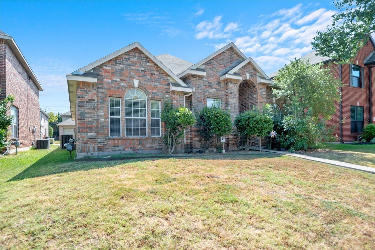 631 Forest Hill Dr - Photo 2 of 29