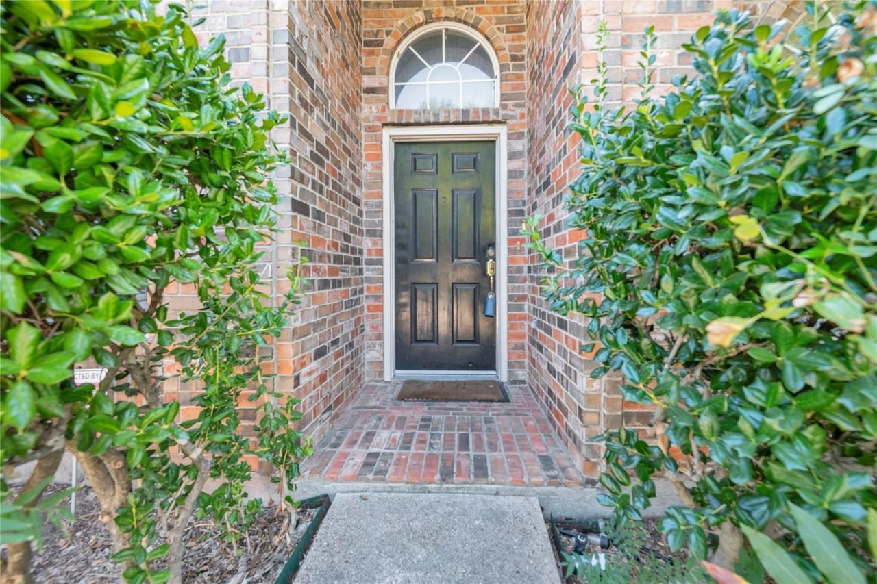 631 Forest Hill Dr - Photo 3 of 29