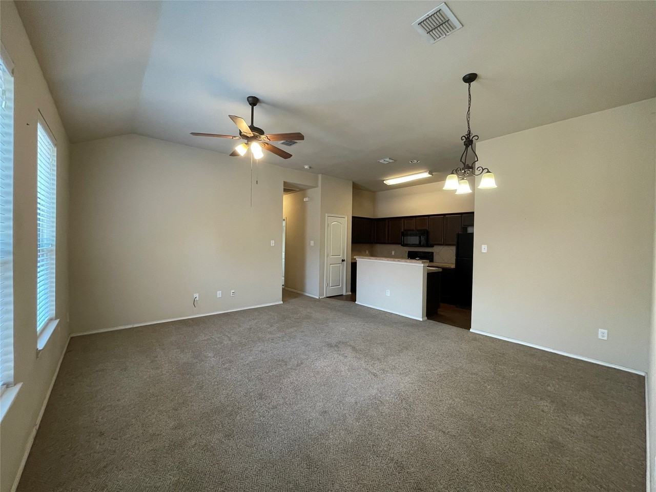 1430 Ravenwood Dr - Photo 3 of 13