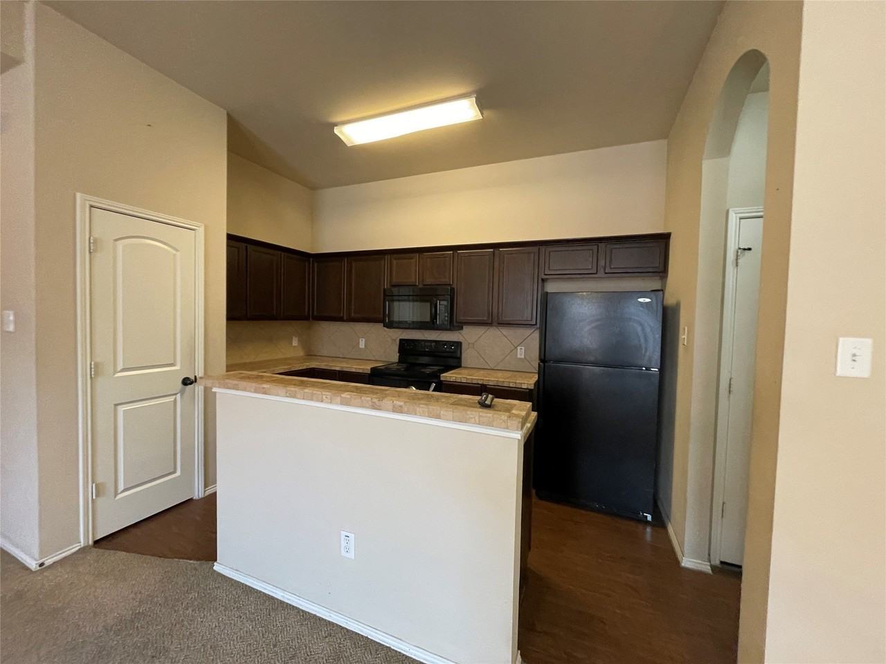 1430 Ravenwood Dr - Photo 4 of 13