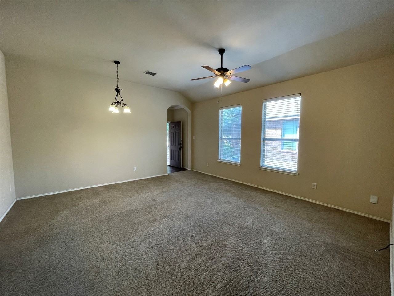1430 Ravenwood Dr - Photo 6 of 13