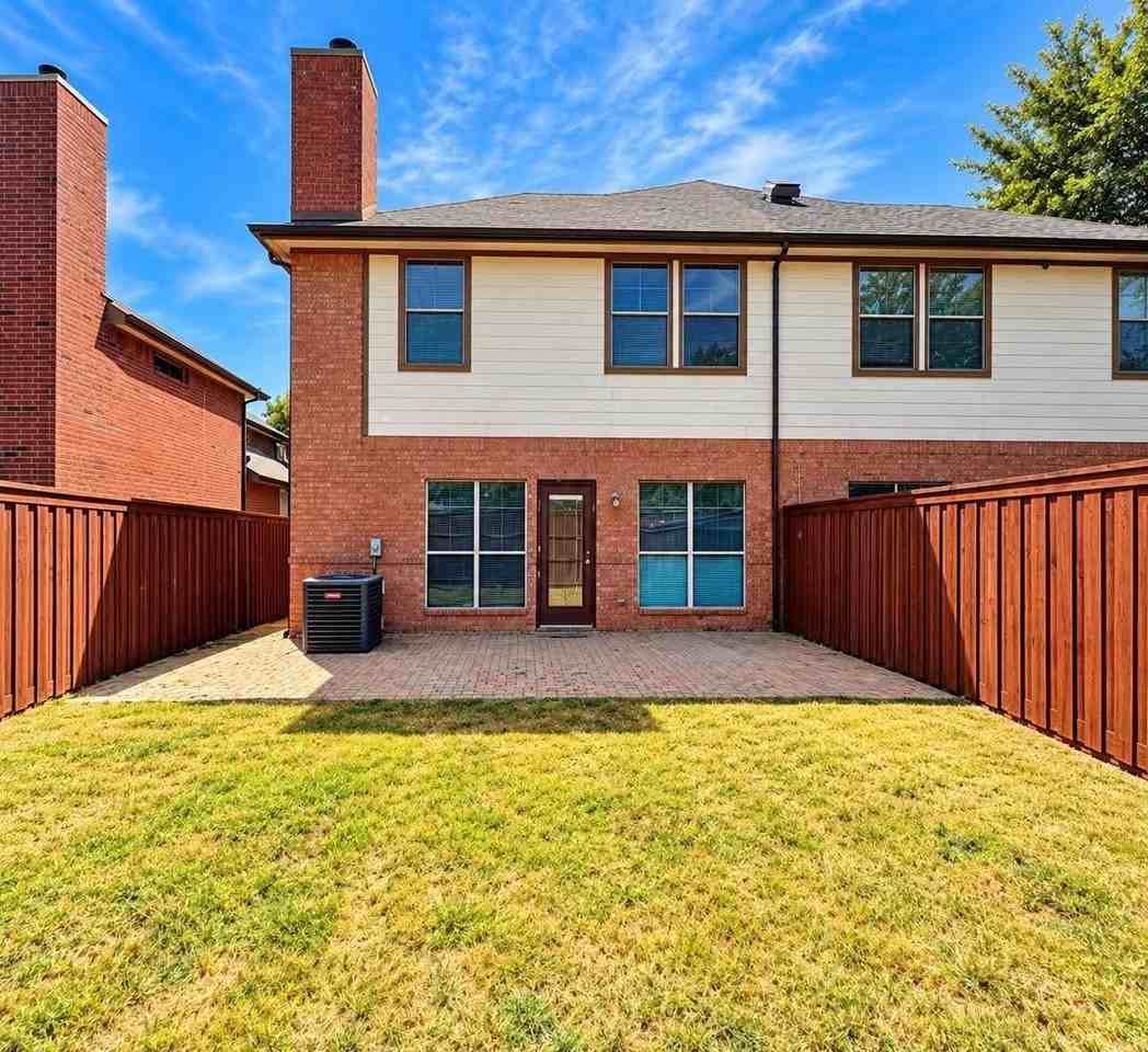1216 Plaza Way - Photo 3 of 28