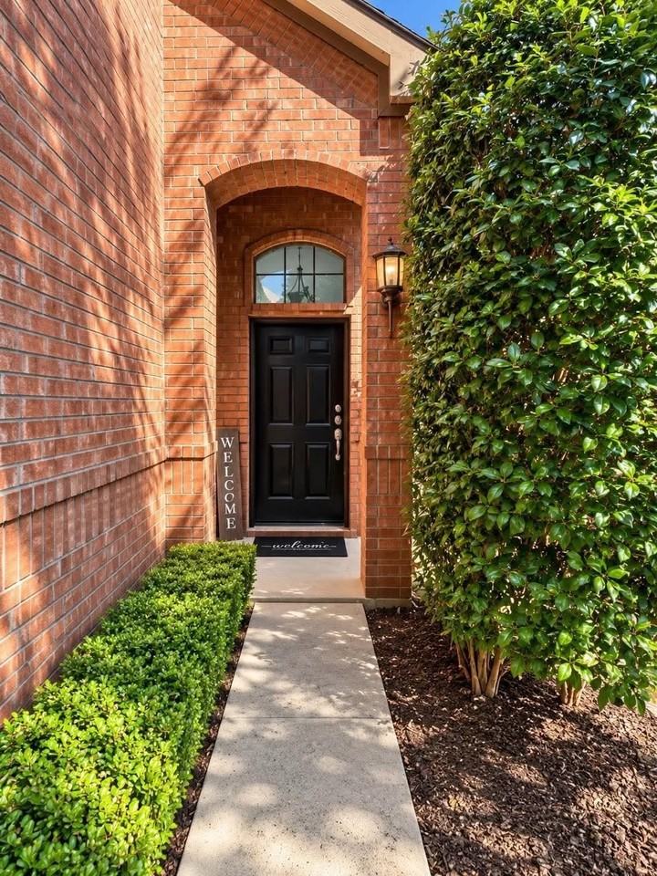 1216 Plaza Way - Photo 4 of 28