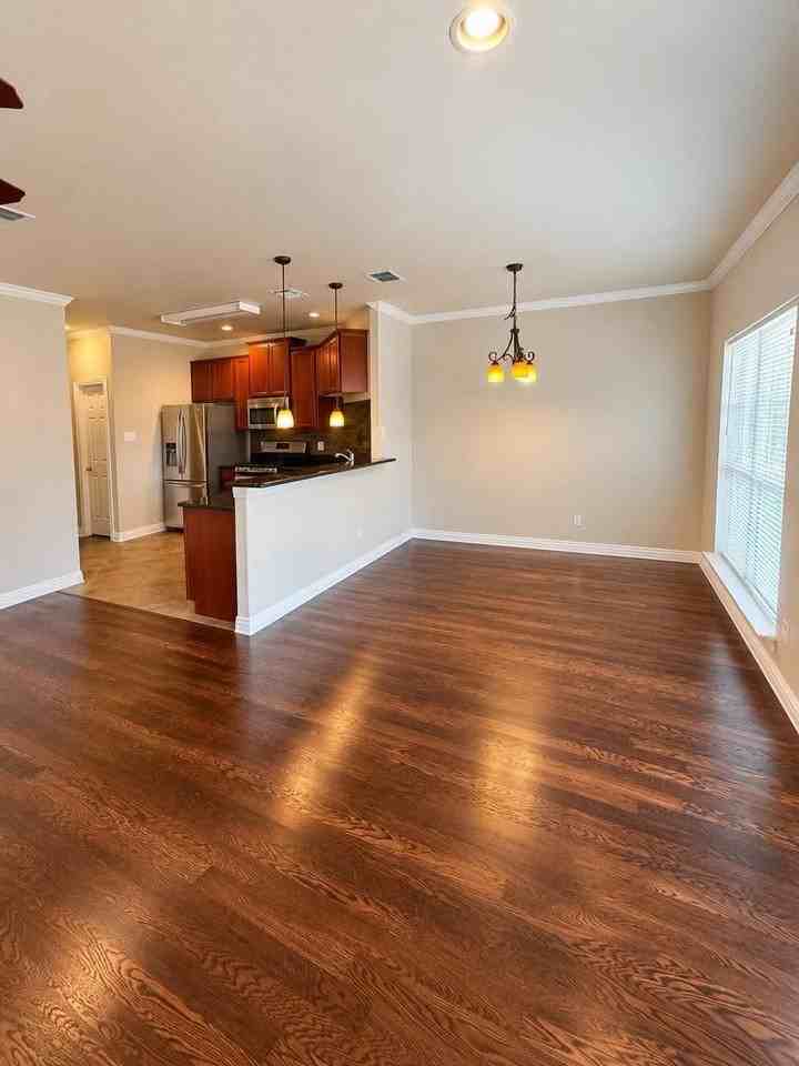 1216 Plaza Way - Photo 7 of 28