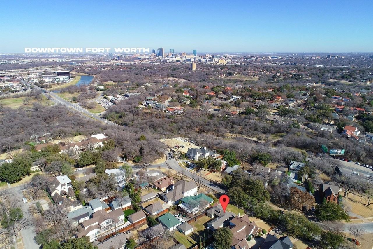 2420 Rogers Ave - Photo 4 of 36