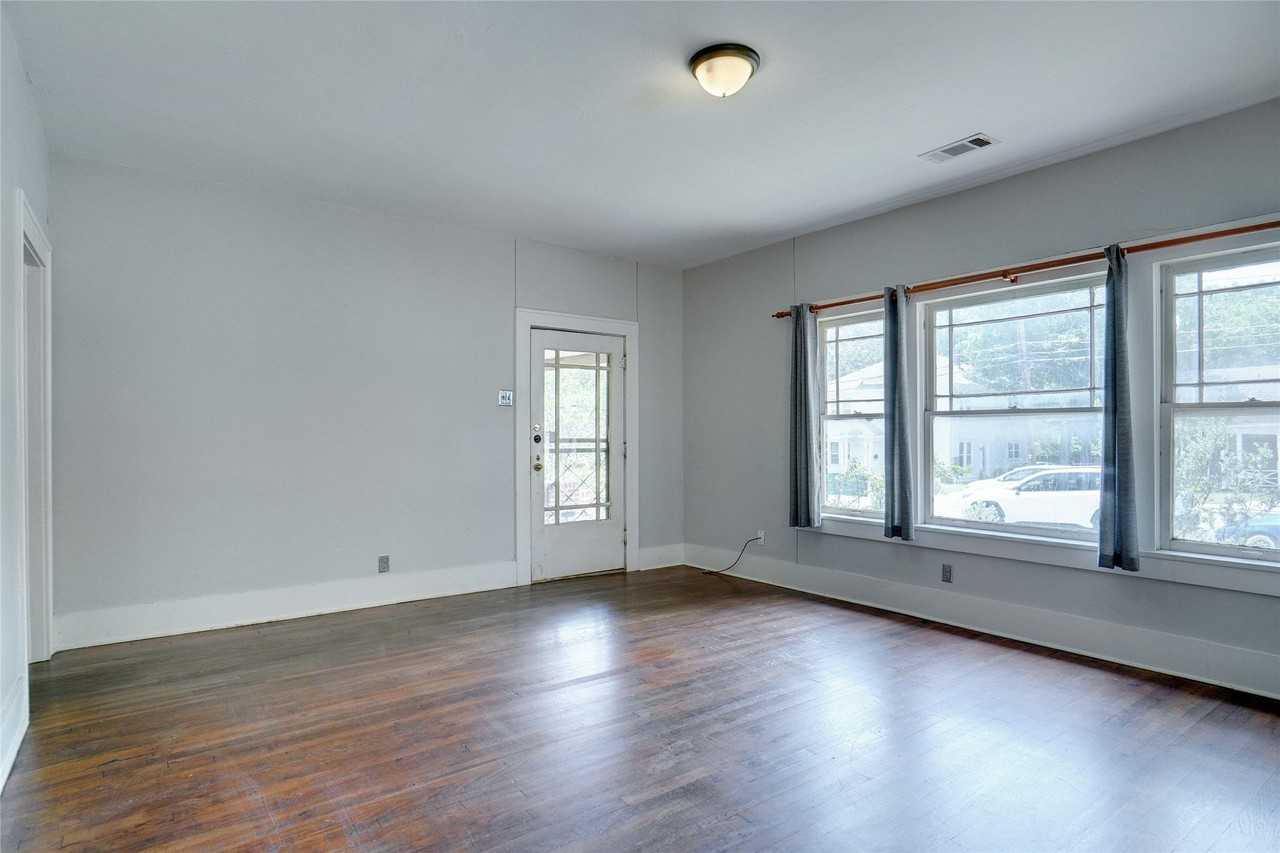 916 W Hickory St - Photo 3 of 16