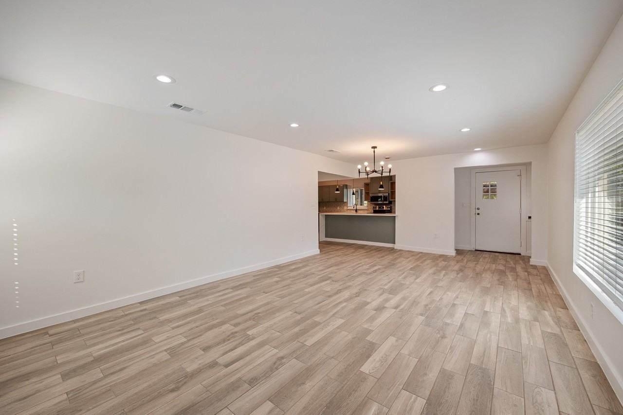 1606 N Woods St - Photo 6 of 26
