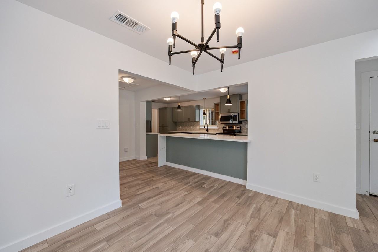 1606 N Woods St - Photo 7 of 26