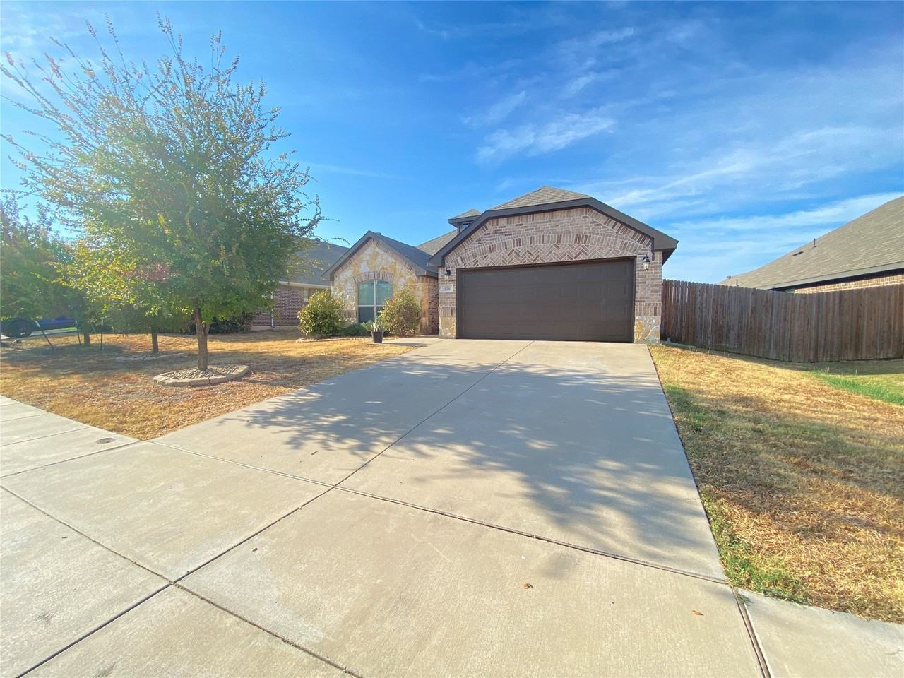 228 Buckskin Dr - Photo 2 of 24