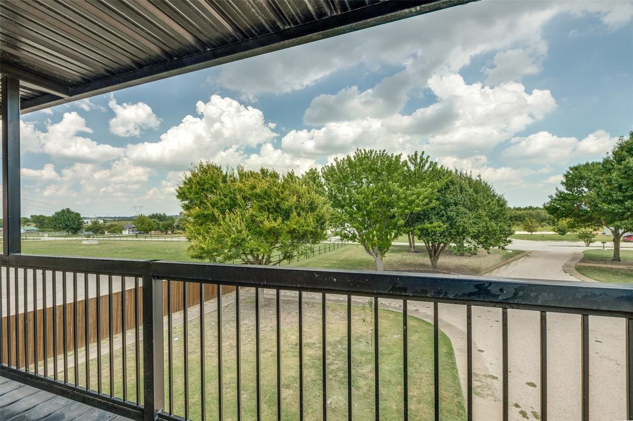 5675 Four Seasons Ln - Photo 2 of 25