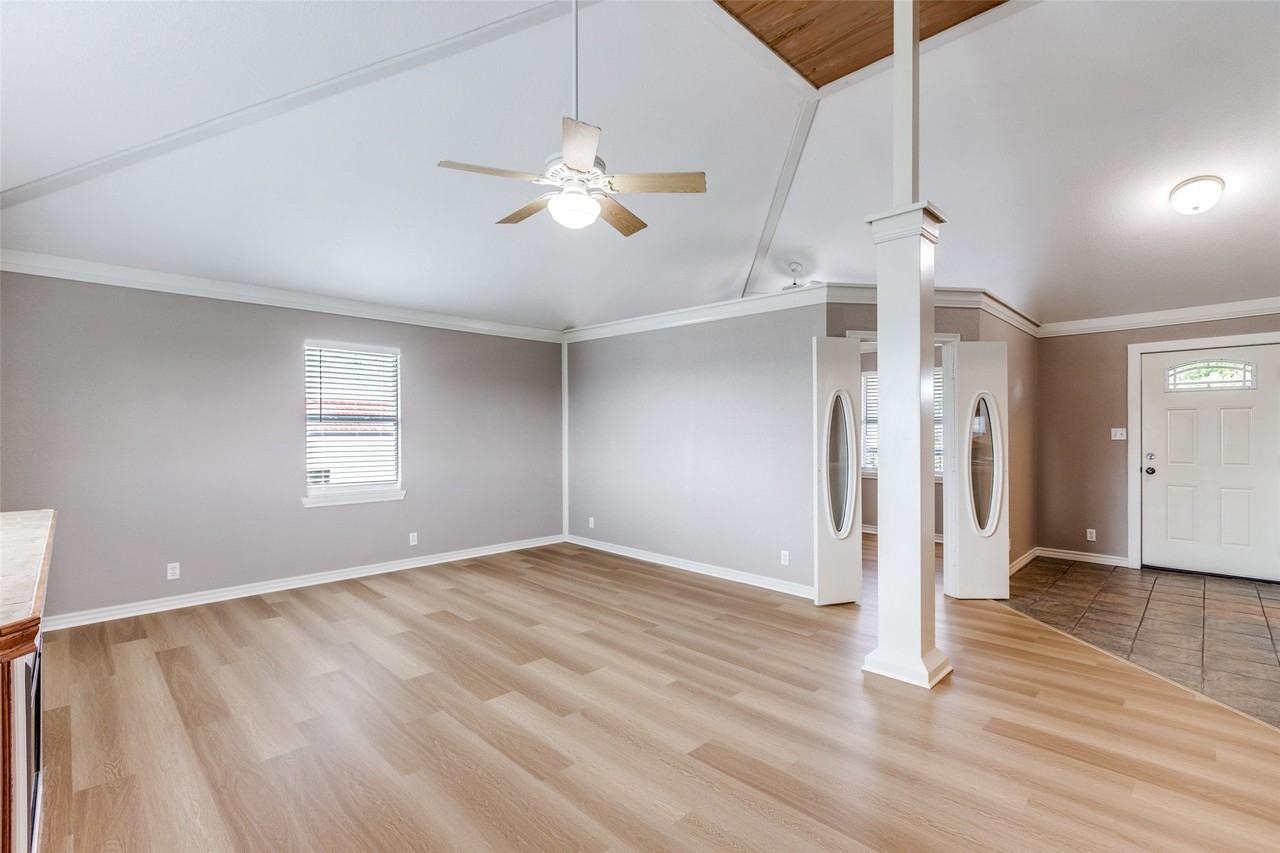 5675 Four Seasons Ln - Photo 4 of 25