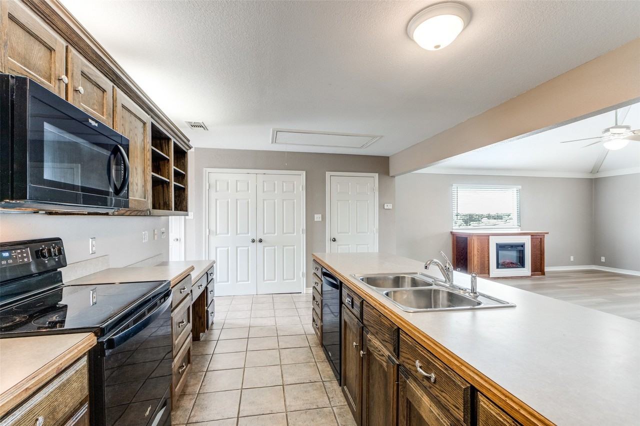 5675 Four Seasons Ln - Photo 5 of 25
