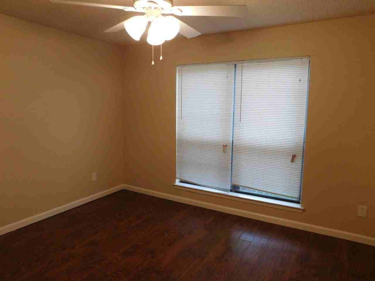 1511 Grantbrook Ln - Photo 3 of 12