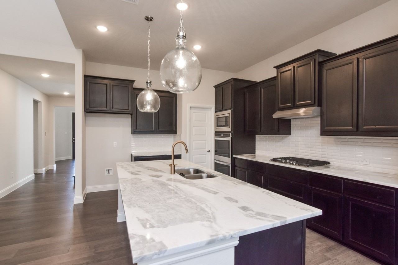 5501 Crestview Dr - Photo 4 of 28
